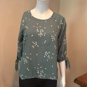 Papermoon woman’s blouse size petite small.